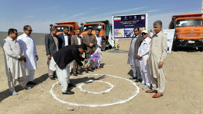 کلنگ ساخت ۲۵۰ واحد مسکن دانشگاهیان دانشگاه ولایت در ایرانشهر به زمین زده شد